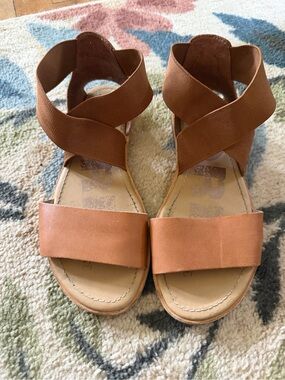 Sorel Women's Tan Brown Crisscross Elastic Sandals